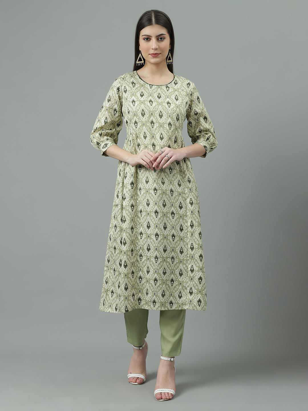 Women Green floral Printed Kurta with Trouser