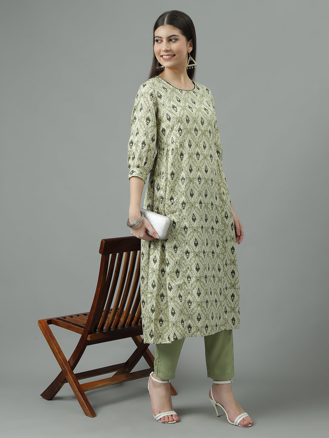 Women Green floral Printed Kurta with Trouser