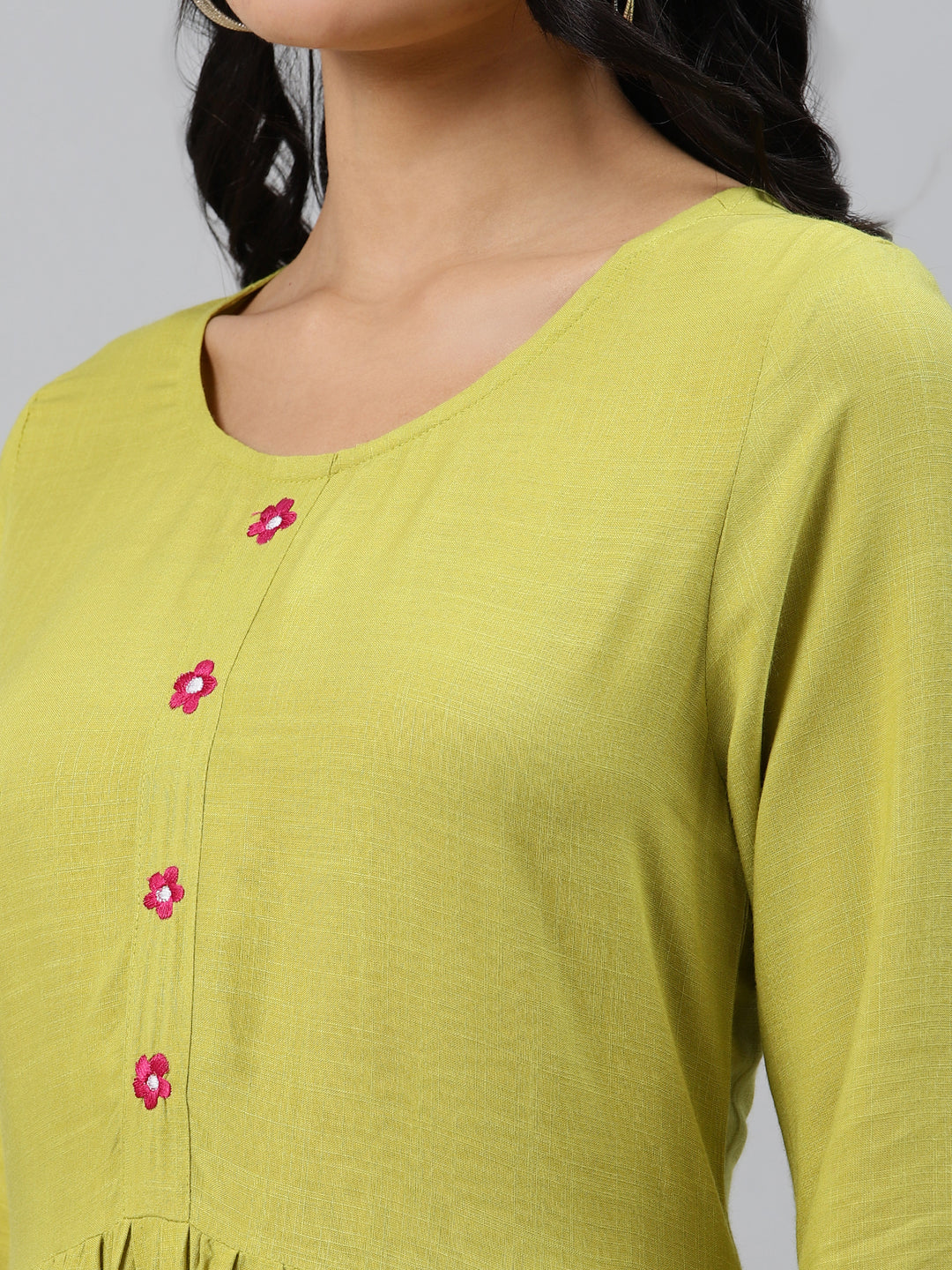 Women Green Embroidered Pocket Detailing Gathered Long Kurta