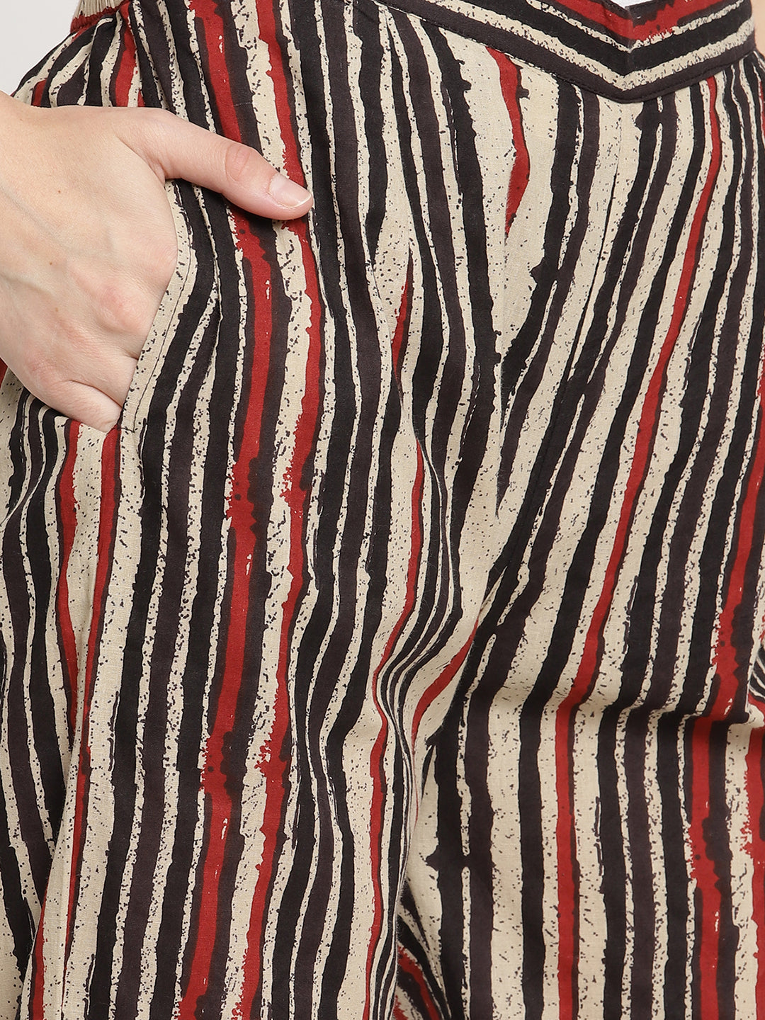 Women Black Printed Kurta with Trousers