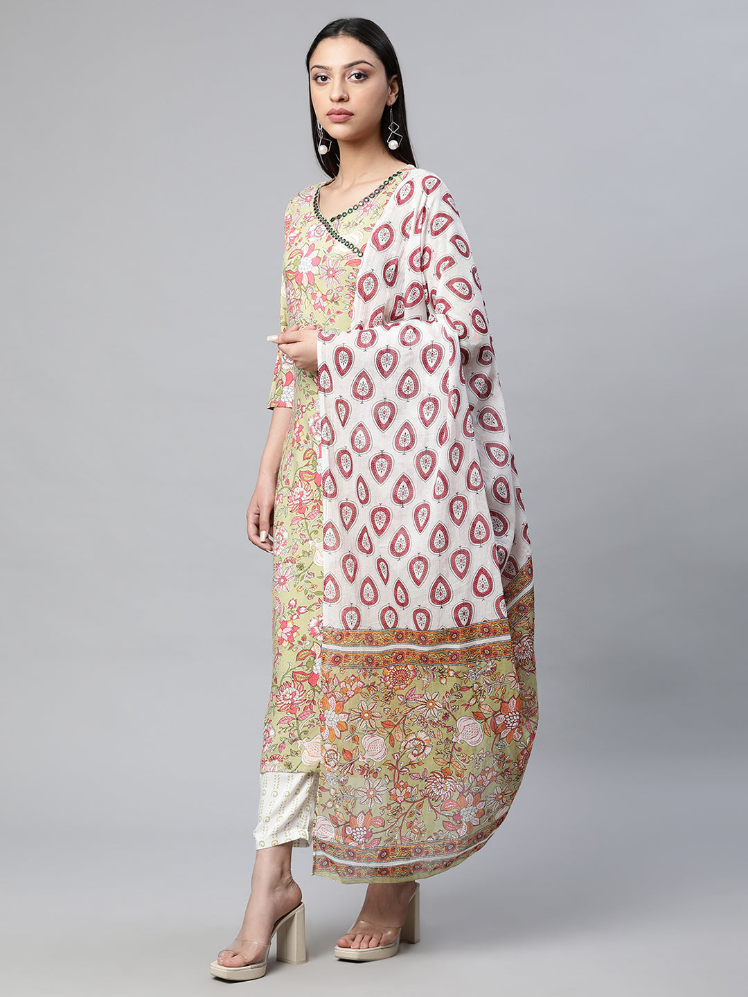 Women Green Floral Jaal Printed kurta set with Dupatta