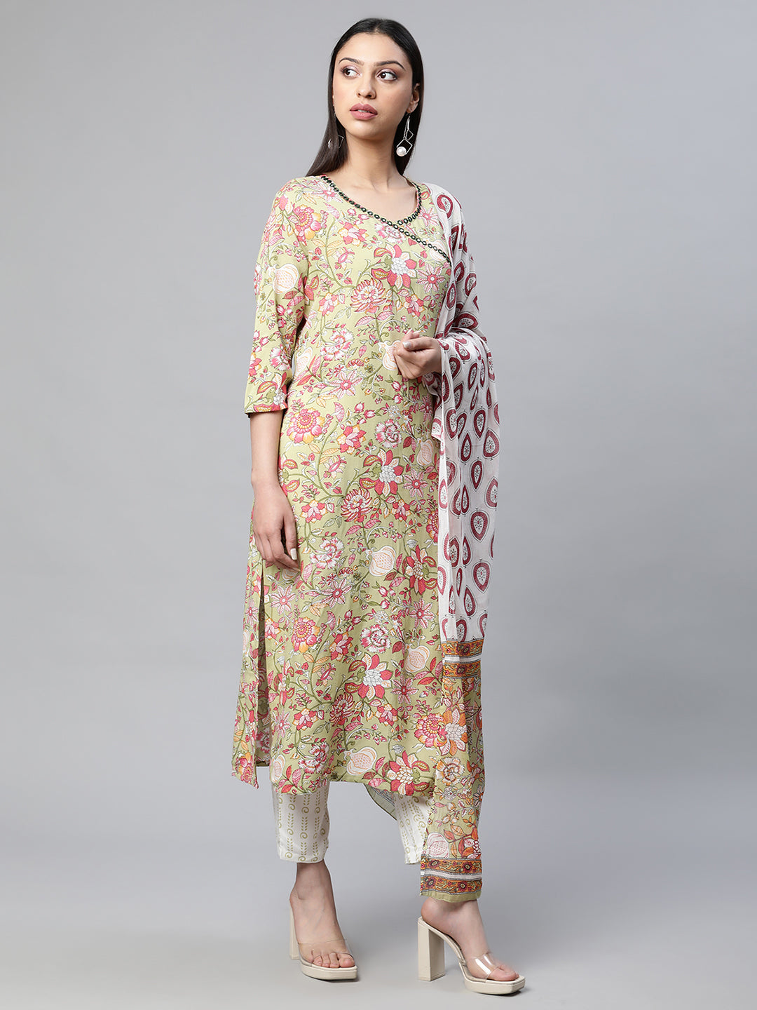Women Green Floral Jaal Printed kurta set with Dupatta