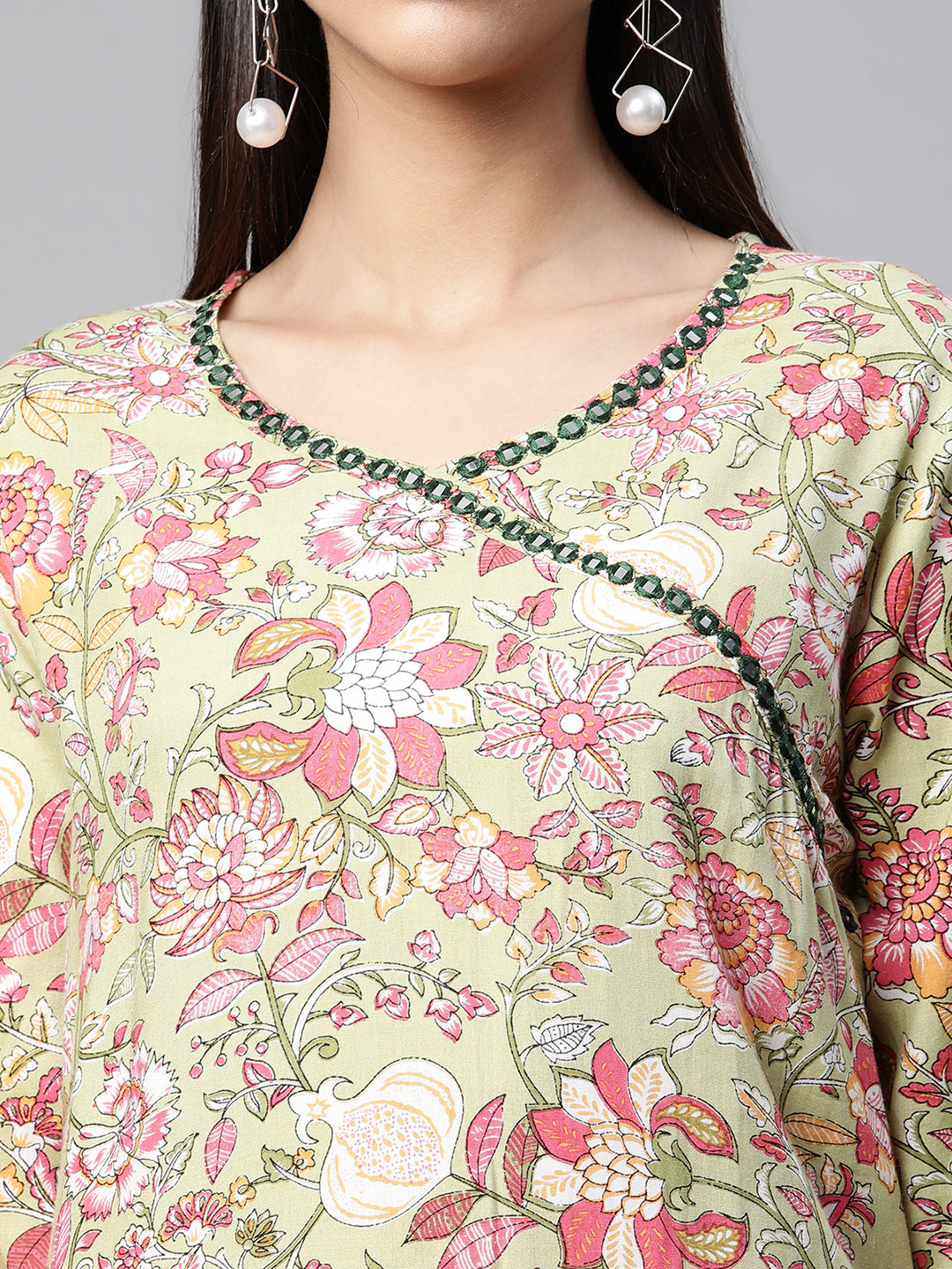 Women Green Floral Jaal Printed kurta set with Dupatta