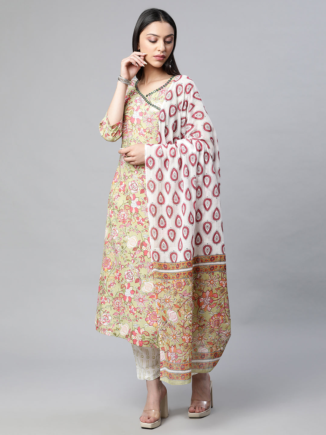 Women Green Floral Jaal Printed kurta set with Dupatta