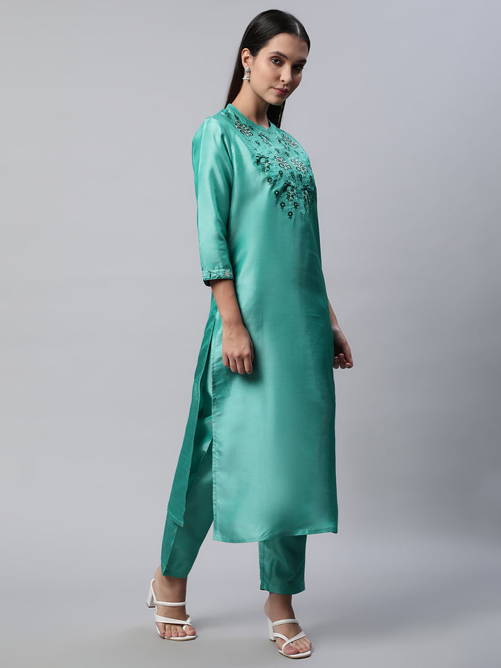 Women Green Embroidered Yoke Design Thread Work Kurta with Trousers