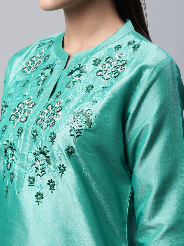 Women Green Embroidered Yoke Design Thread Work Kurta with Trousers
