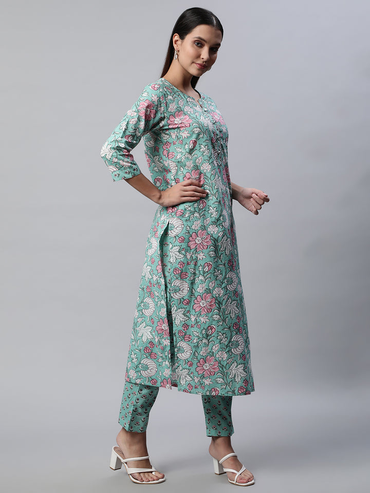 Women Green Floral Printed Kurta with Trousers