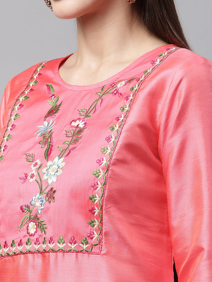 Women Pink Embroidered Thread work Kurta with Trousers